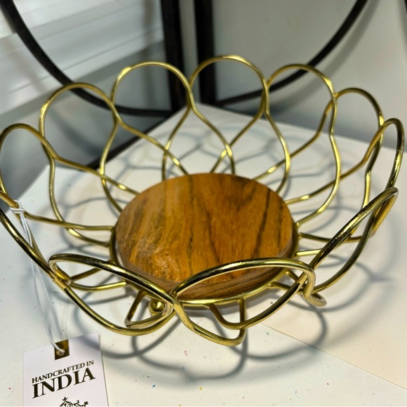 Wire Decorative Basket - Picture 3 of 7